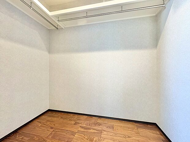 機能的な収納を配置して、片付いた空間を維持できそう。