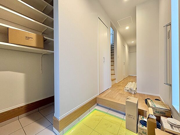 SIC付きで玄関廻りがスッキリと片付きます。