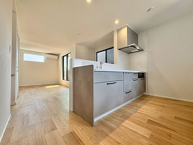 明るく開放的な空間が広がる、キッチン・ダイニング・リビング。