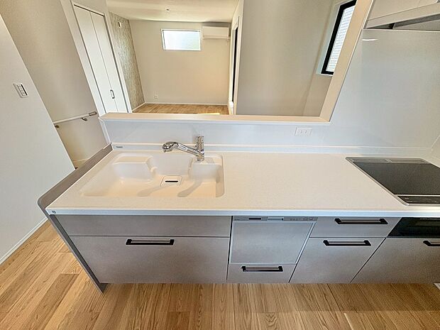 IHコンロでお掃除も楽々。毎日使う場所だからこそ、使い勝手を考慮しました。