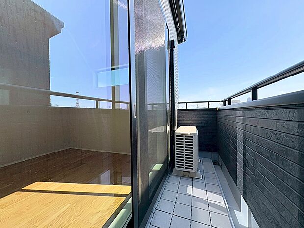 通風・採光にも優れ、心地よい光と風があふれています。