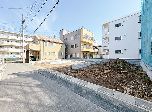 雨や風、雪などから車を守ってくれるビルトインガレージを採用。(令和8年3月 撮影)