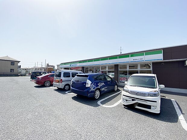 ファミリーマート越谷赤山3丁目店まで約950m