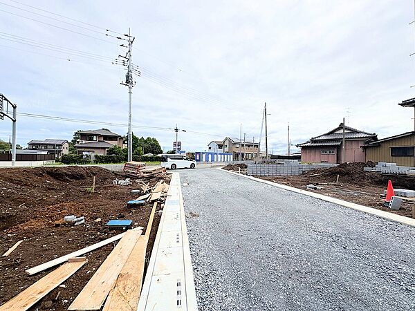 岩槻駅徒歩19分の立地。開放感のある角地です。