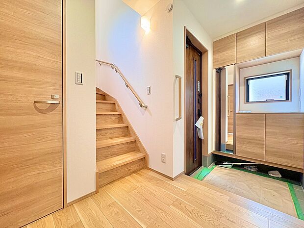 玄関ドアを開けた瞬間、その煌びやかさに感動する空間に出会う。