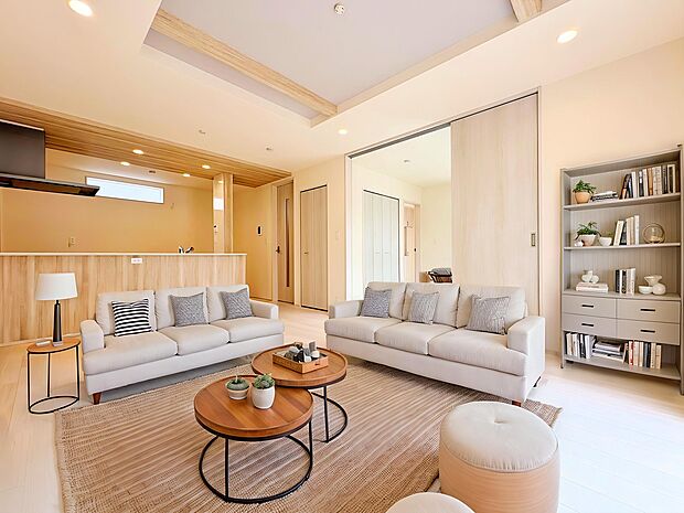 くつろぎの時間をさらに開放的にするLDK+続き間和室付き。※現況物件写真にCG画像処理済み