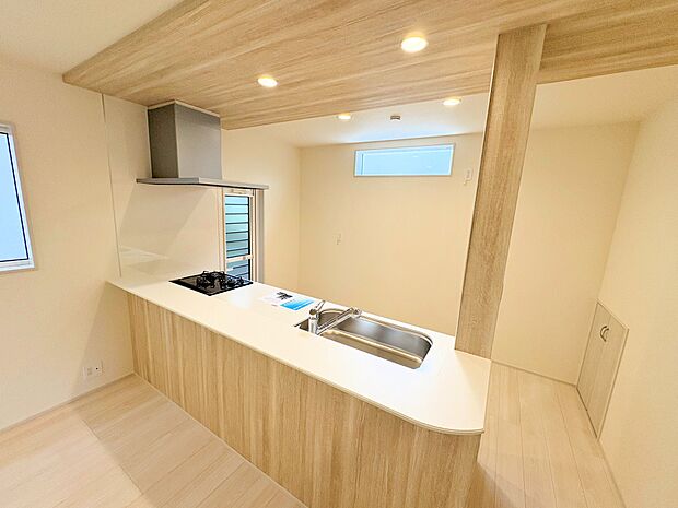 木目を多く使い、ナチュラルさを演出しました。