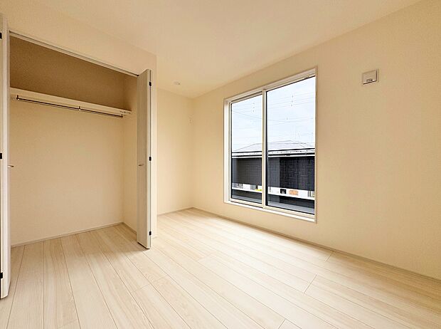季節ごとに壁飾りや家具の配置を変えて楽しんでみませんか。
