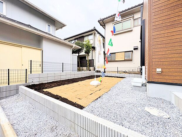 ガーデニングを楽しむのはもちろん、プチドッグランを造ることができる広さが魅力。