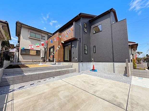 ゆったりとした駐車場は車庫入れもスムーズです。