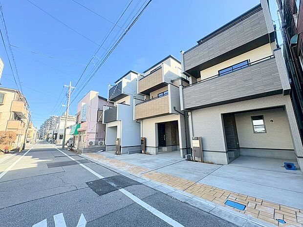 17帖のLDKは人気の対面式キッチンで一体感のある空間です。