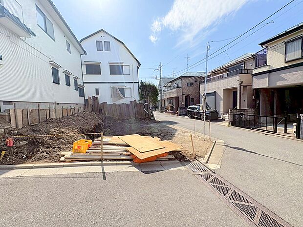 可動棚付きのパントリーや2部屋に配置したWICなど、収納豊富なお住まいです。(令和8年3月 撮影)