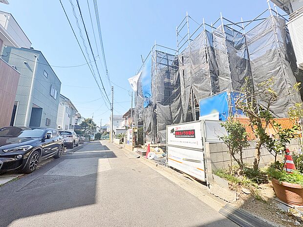 カースペースに並列で2台駐車可能です。(令和8年3月 撮影)