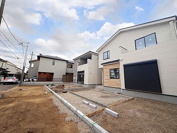 カースペースには並列で2台駐車可能です。(令和8年3月 撮影)