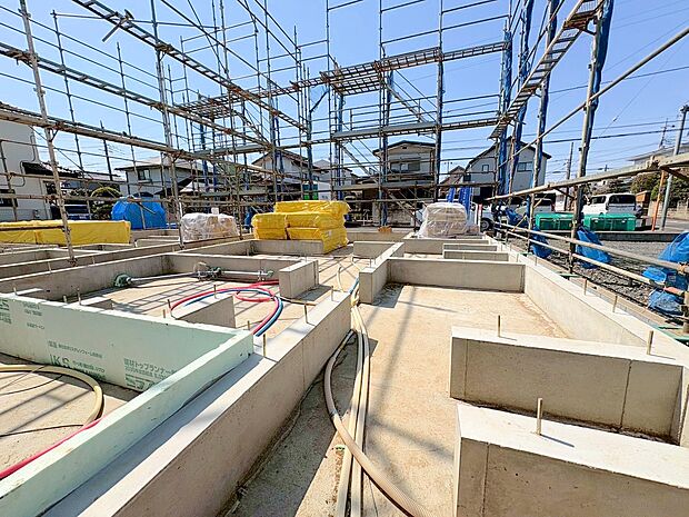 くつろぐ方とお料理をされる方の一体感を重視した対面式キッチンを採用。(令和8年3月 撮影)