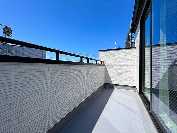 通風・採光にも優れ、心地よい光と風があふれています。