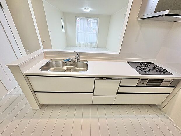 食洗機付きのシステムキッチンは使いやすくお手入れもラクラク。