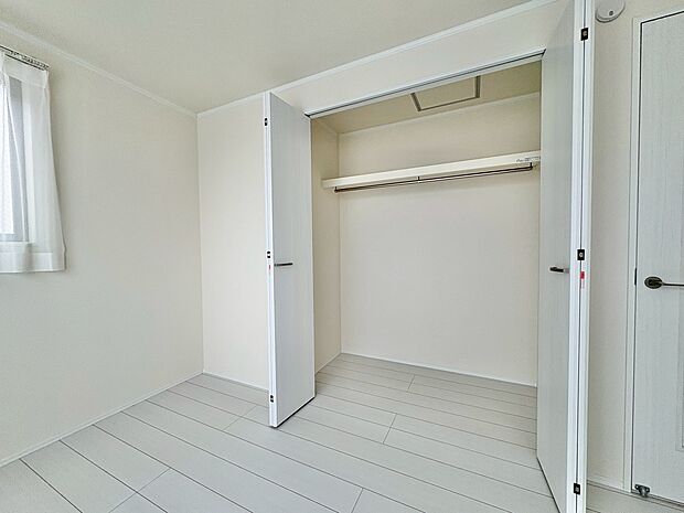 奥行きのあるクローゼットを採用しました。