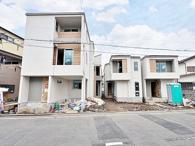 小学校まで徒歩3分でお子様の通学も安心です。(令和8年6月 撮影)