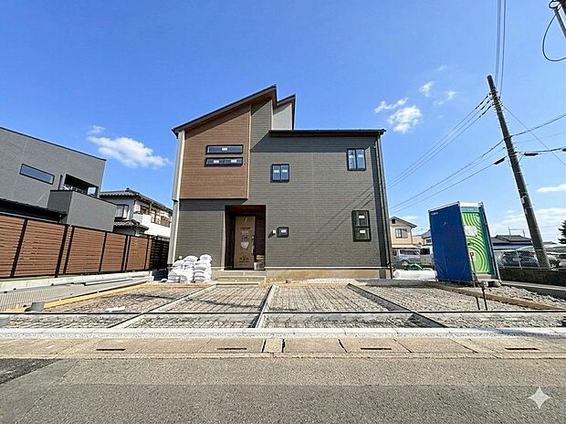 並列で3台駐車可能なカースペースです。(令和8年3月 撮影)