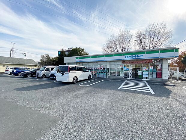 ファミリーマート大宮三橋四丁目店まで約700m