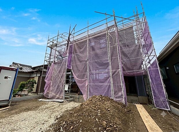外構を美しく飾るのも戸建住宅ならではの愉しみ。(令和8年6月 撮影)
