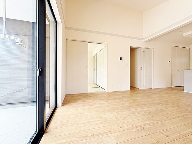 リビングと続き間の洋風和室は多用途にお使いいただけます。