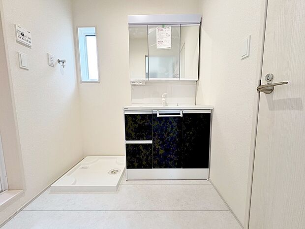 無駄のないデザインとしっかり使える収納力を備えています。