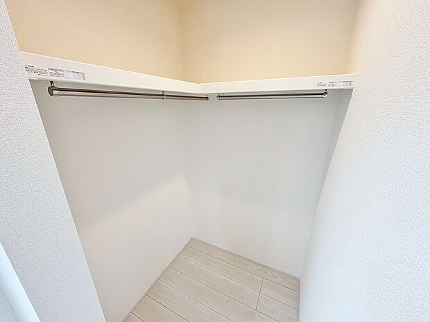 季節モノやスーツケースなど大きなモノもしまえるＷＩＣ付き。