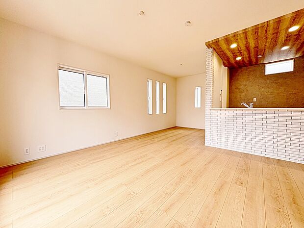 木の風合いを感じ、日々の生活に癒しを与えてくれるLDK。