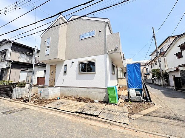 優しい色合いの外観はどの年代の方からも愛されるデザイン。(令和8年4月 撮影)