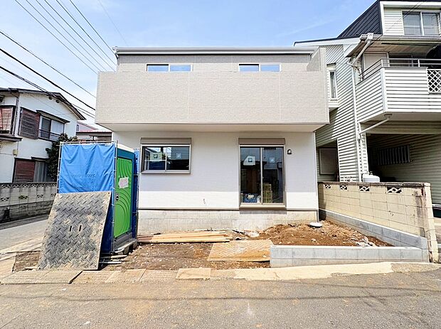 ゆったりとした駐車場は車庫入れもスムーズです。(令和8年4月 撮影)