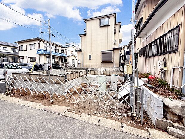 たっぷり収納可能なパントリー付きの対面キッチンです。(令和8年3月 撮影)