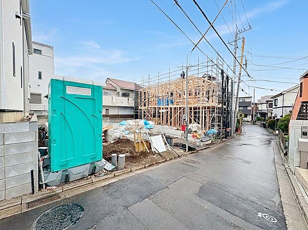 プライバシーに配慮した2階リビング設計。(令和8年7月撮影)