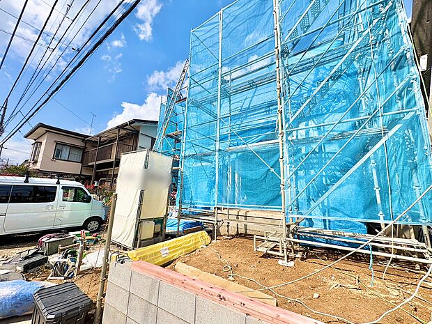 自然と家族のコミュニケーションが生まれるリビングイン階段を採用。(令和8年3月 撮影)