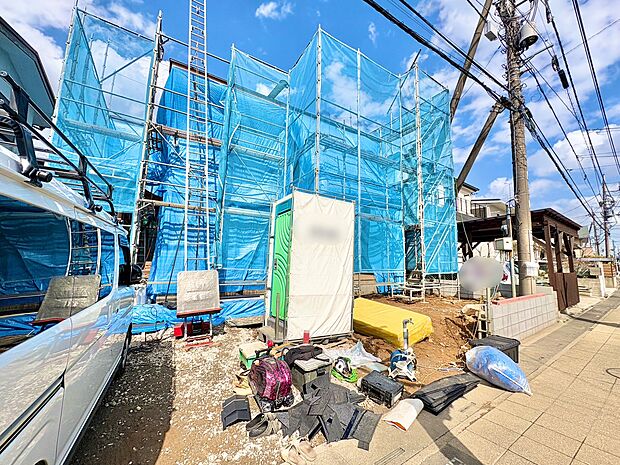 小学校まで徒歩5分でお子様の通学も安心です。(令和8年3月 撮影)