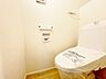 トイレ：トイレは2ヶ所にあり、朝の慌しい時間も安心です。