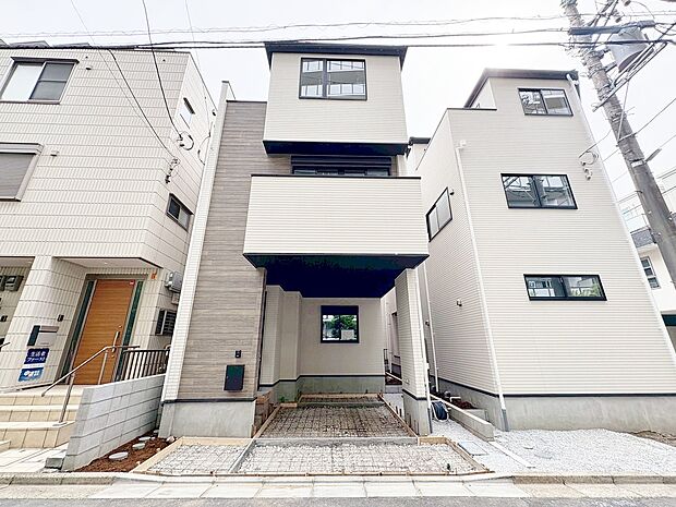 武蔵浦和駅徒歩15分の立地。設計者の拘りが伝わってくる素敵な建物です。(令和8年6月 撮影)