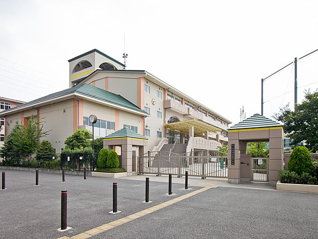 辻南小学校まで約1400m