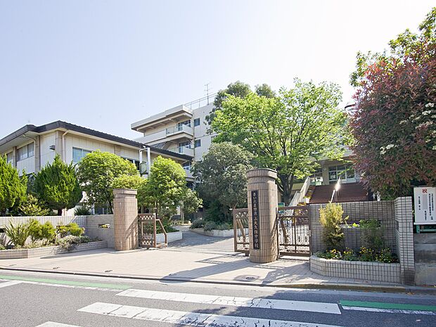 上大久保中学校まで約2250m