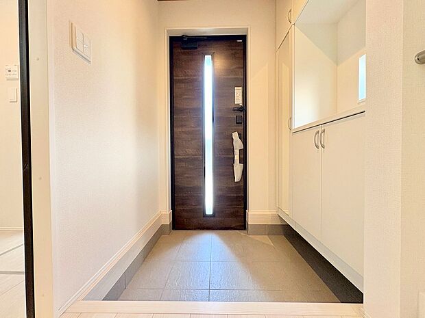 心地良さを与えてくれる家の顔ともなるスペースです。