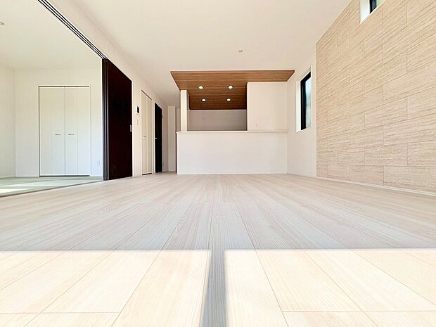 LDKと続き間の居室は扉を開放することで広さを感じられます。