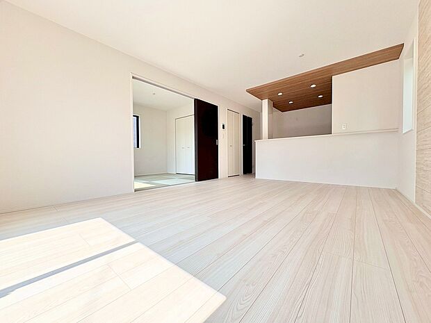 ワンフロアにリビング・ダイニング・キッチンが緩やかに繋がります。