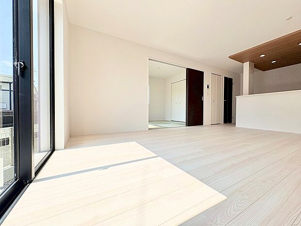 リビングに隣接した和室には穏やかな空気が流れています。