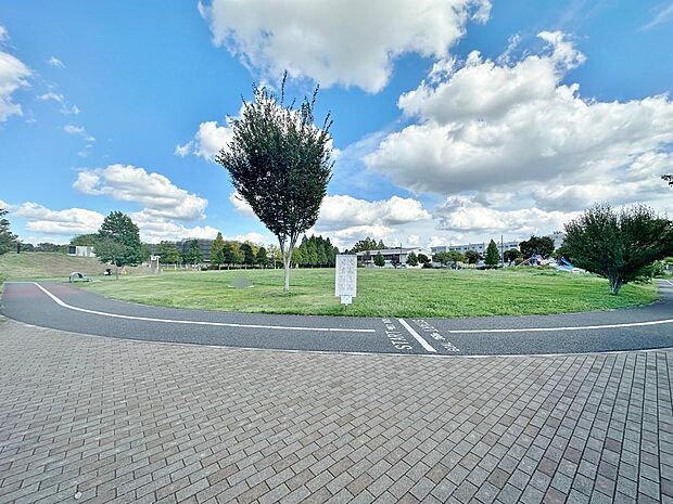 瓦葺ふれあい広場まで約100m