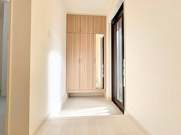 毎日利用する玄関は明るく快適にそして豪華でありたい。