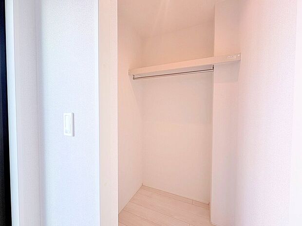 奥行きのあるクローゼットを採用しました。