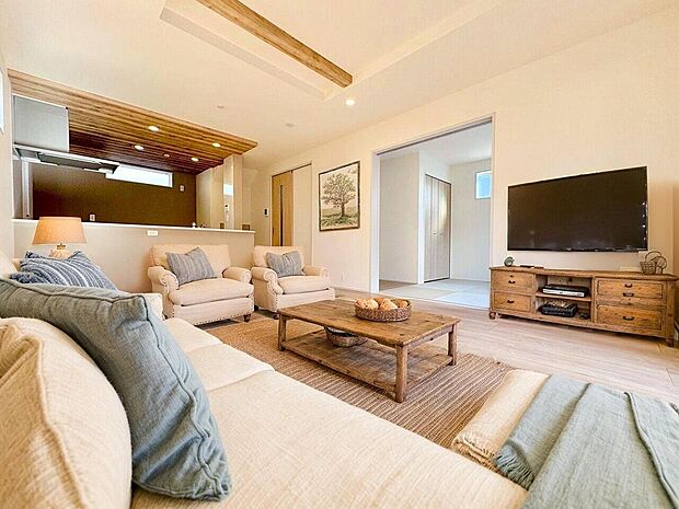 ひとつながりの空間になる、ＬＤＫと続き間居室のある間取り。※現況物件写真にCG画像処理済み