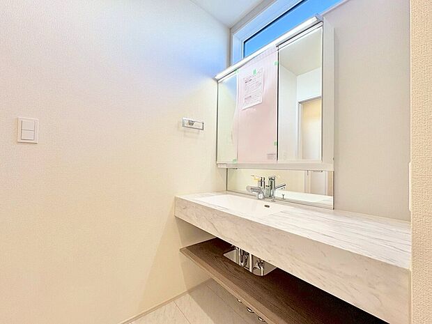 無駄のないデザインとしっかり使える収納力を備えています。