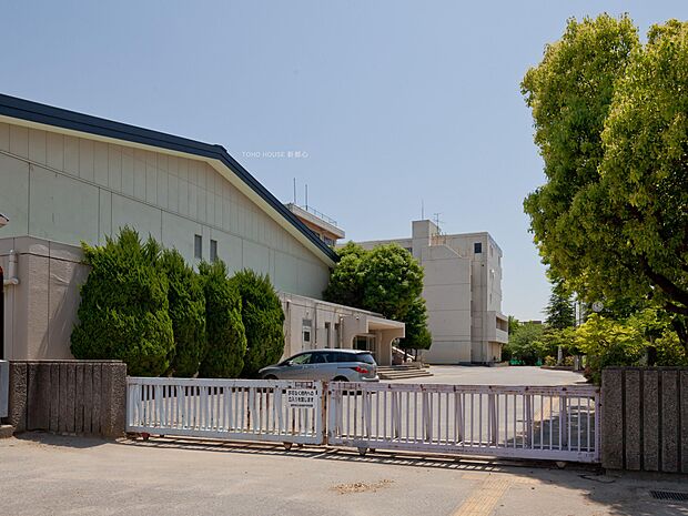 栄進中学校まで約1700m